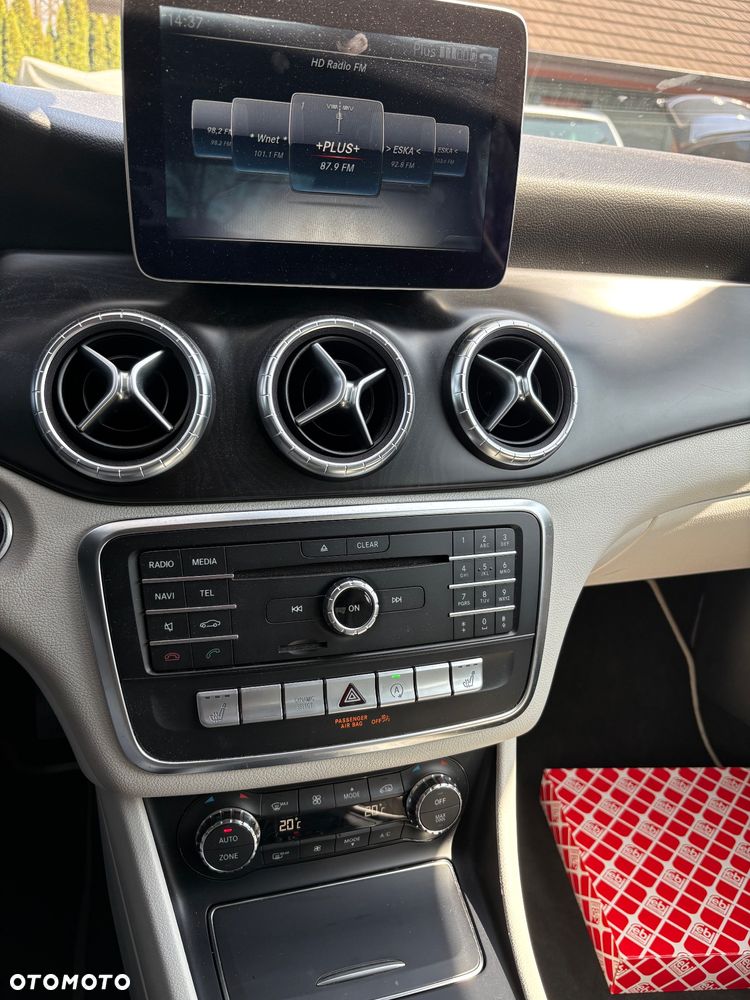 Mercedes-Benz CLA 250 4Matic 7G-DCT - 12