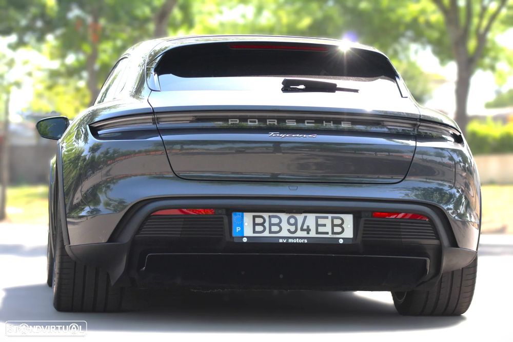Porsche Taycan Cross Turismo 4 - 11