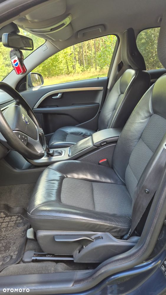 Volvo V70 2.4D Momentum - 14