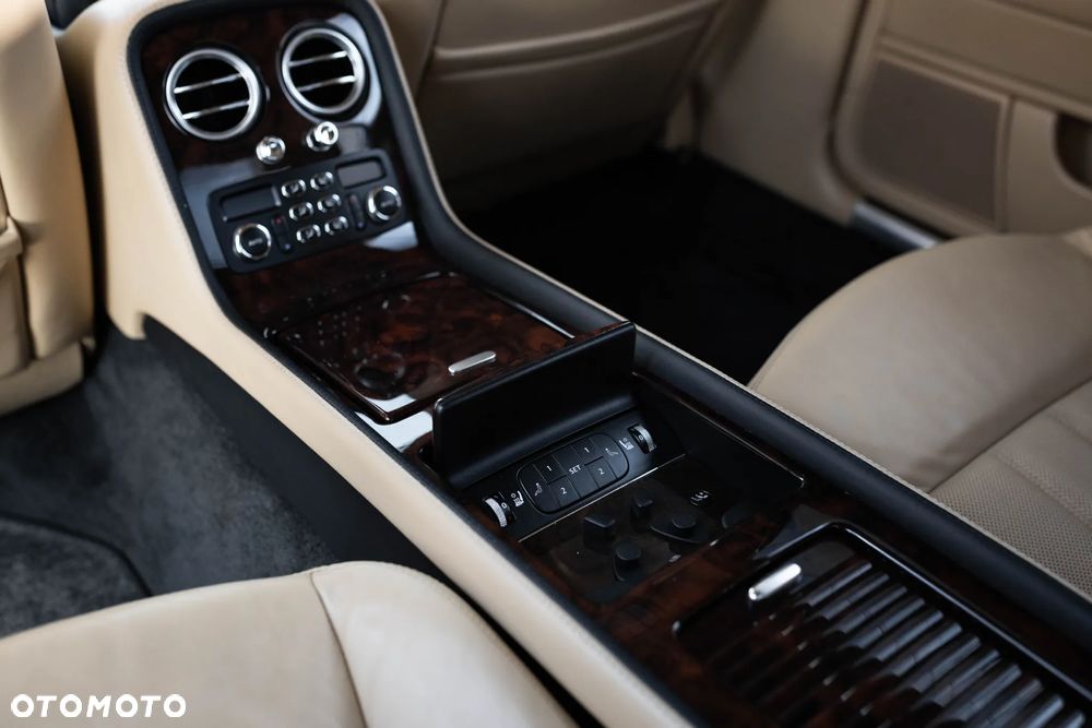 Bentley Flying Spur - 17