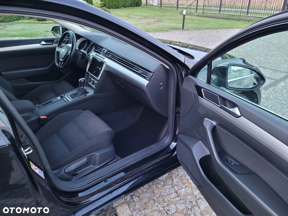 Volkswagen Passat 2.0 TDI SCR DSG Comfortline - 9