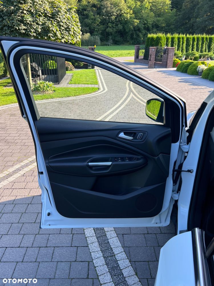 Ford Kuga 2.0 TDCi 4x4 Titanium - 34