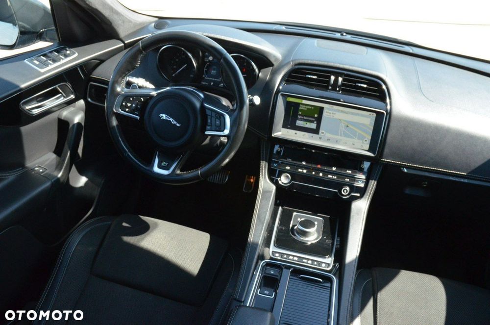 Jaguar F-Pace 2.0 i4P AWD Chequered Flag - 22