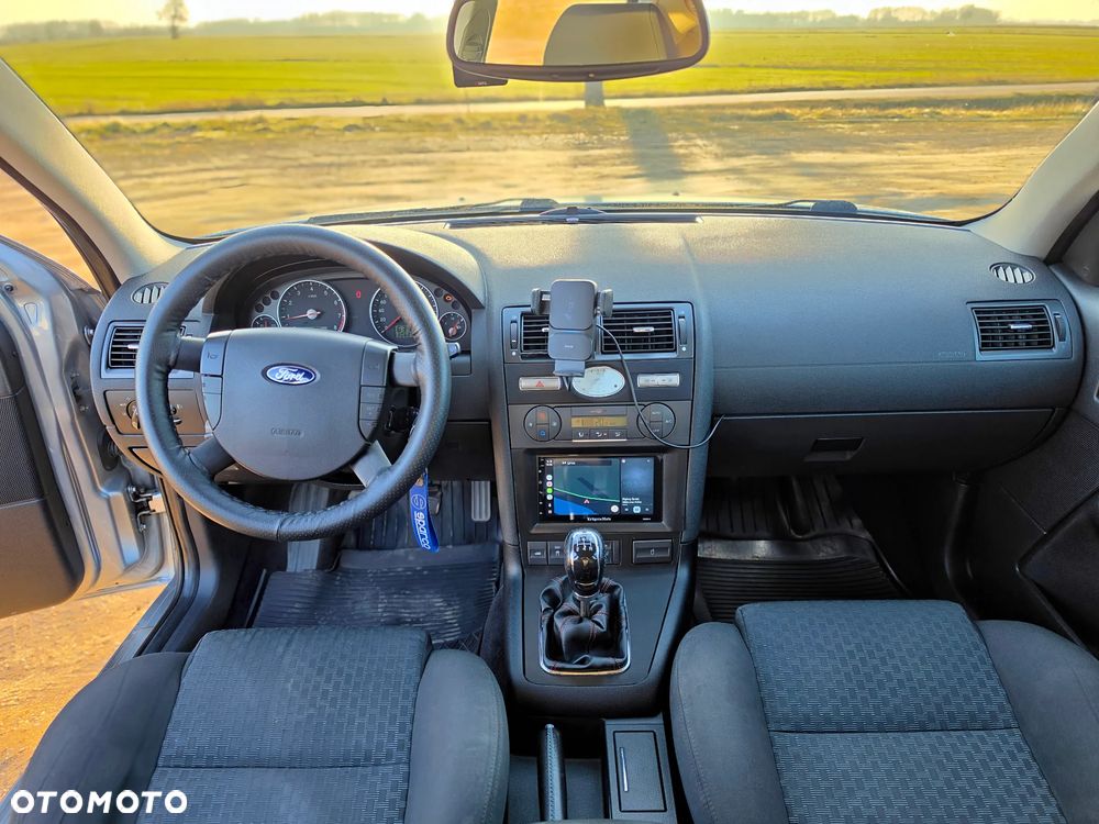 Ford Mondeo 2.0 Ghia - 8