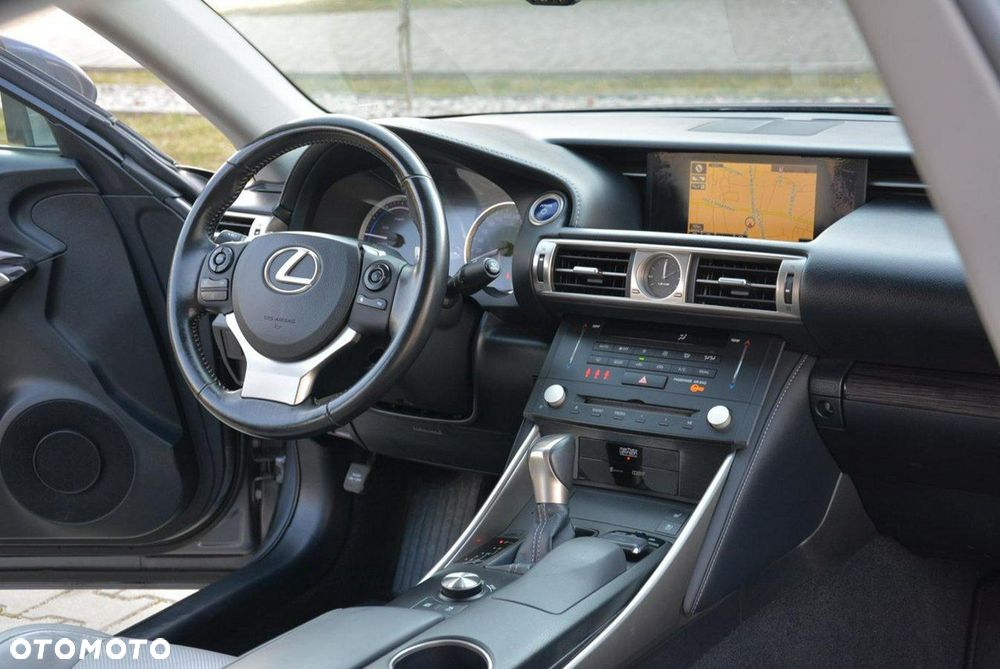Lexus IS Luxury Line - 19