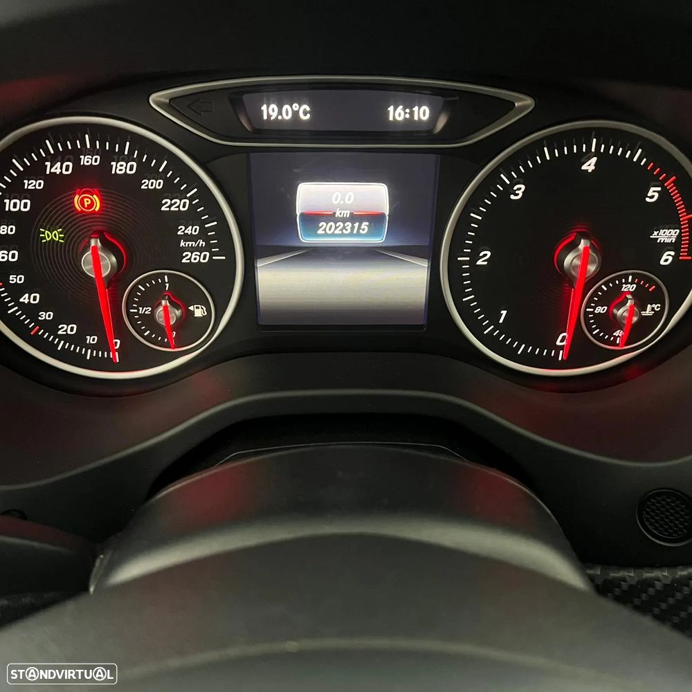 Mercedes-Benz GLA 180 d - 6