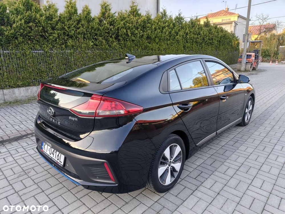 Hyundai IONIQ - 4