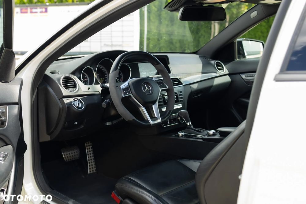 Mercedes-Benz Klasa C 63 AMG AMG SPEEDSHIFT MCT AMG Performance Package - 14