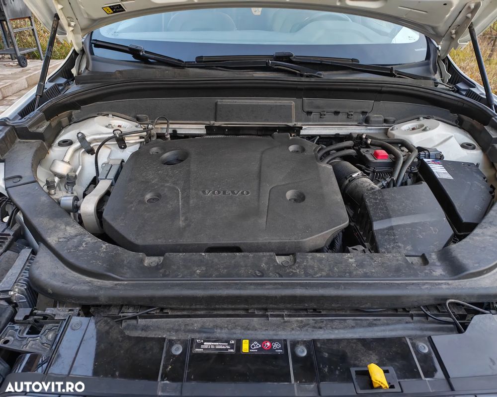 Volvo XC 60 B4 MHEV AWD R-Design - 25