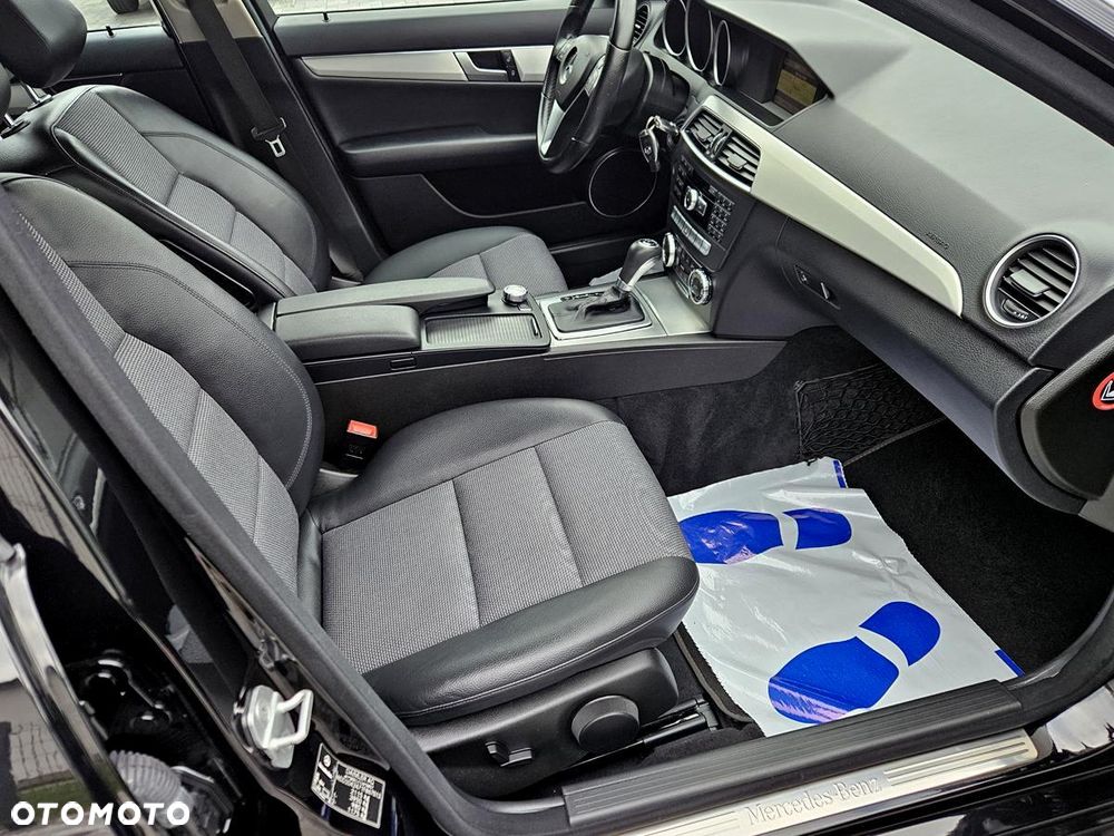 Mercedes-Benz Klasa C 250 CGI Automatik BlueEFFICIENCY Avantgarde - 23