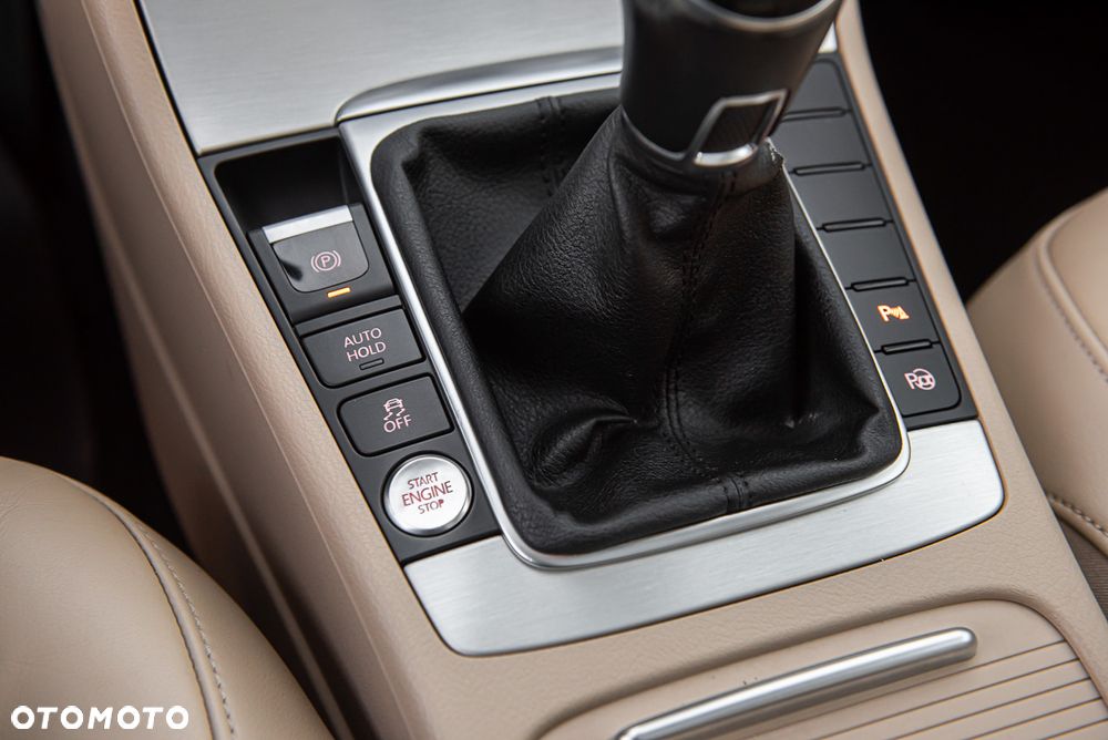 Volkswagen Passat Variant 1.4 TSI ACT (BlueMotion Technology) Highline - 26