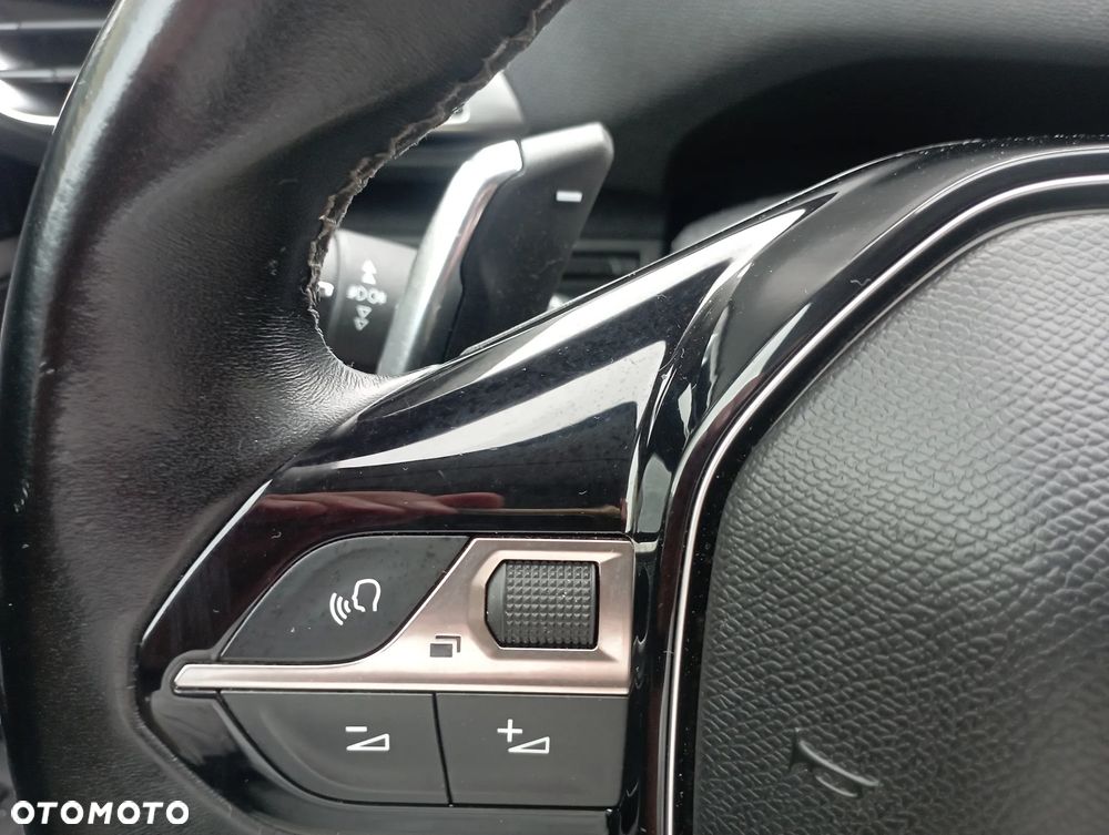 Peugeot 3008 1.2 PureTech Active S&S EAT6 - 19