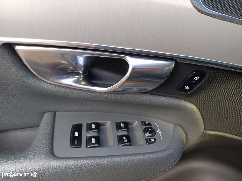 Volvo XC 90 2.0 T8 PHEV Momentum Plus AWD - 17
