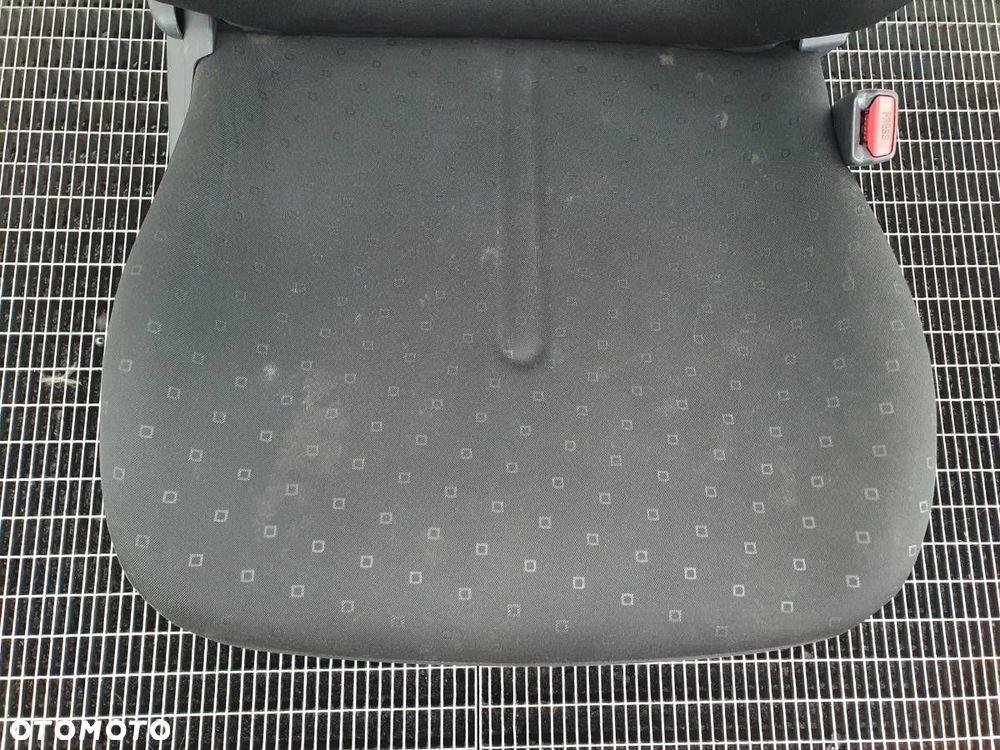 FOTEL PRZÓD PRAWY TOYOTA YARIS II 3D EUROPA - 2