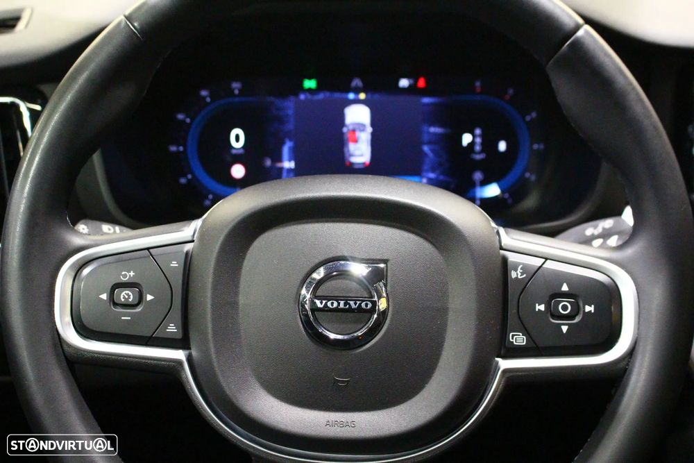 Volvo XC 60 2.0 B4 Momentum Plus Geartronic - 22
