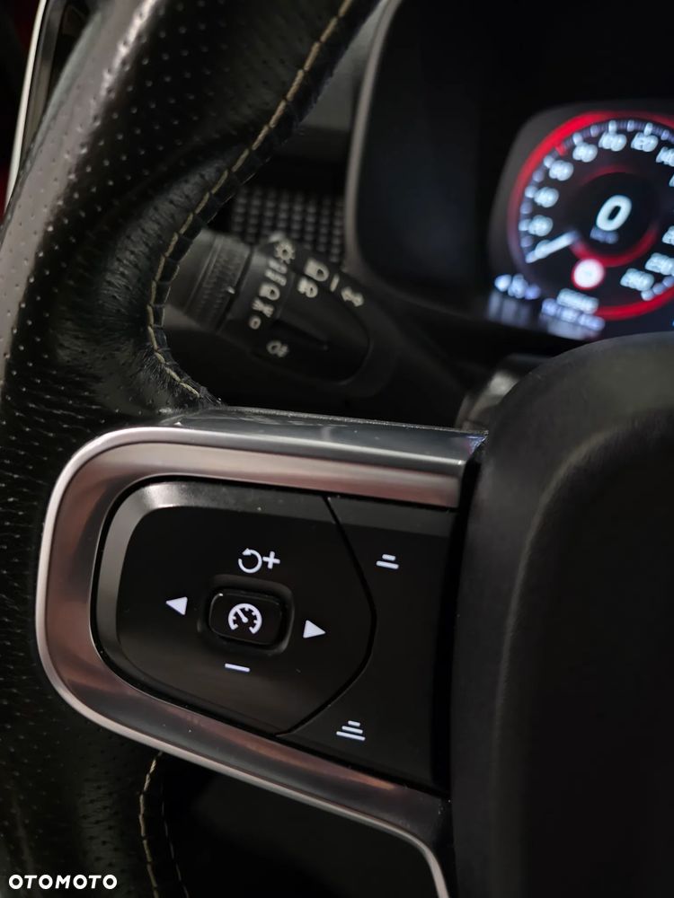 Volvo XC 40 D4 AWD R-Design - 21