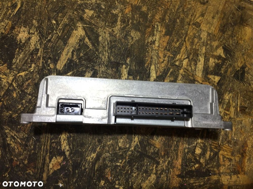 AUDI A4 B8 A5 8T WZMACNIACZ RADIA 8T0035223P - 2