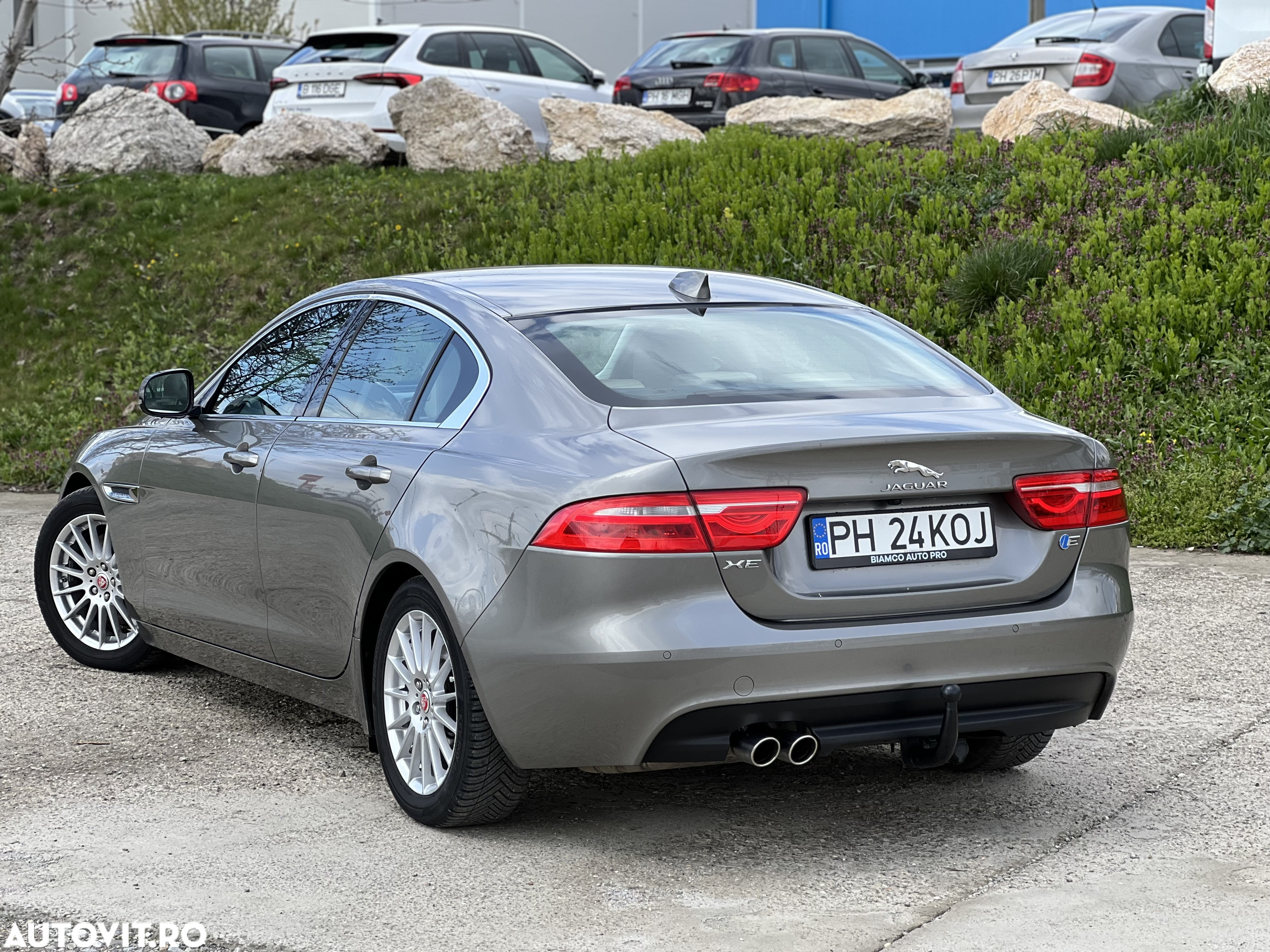Jaguar XE 2.0 R-Sport - 3