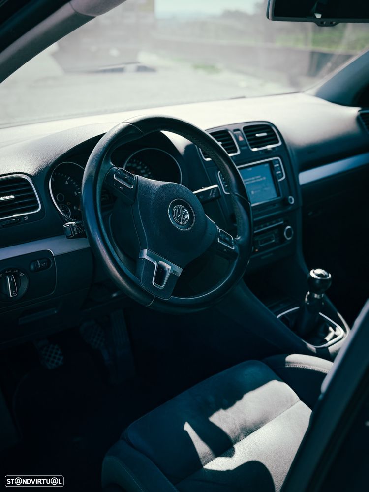 VW Golf 1.6 TDi Highline - 15