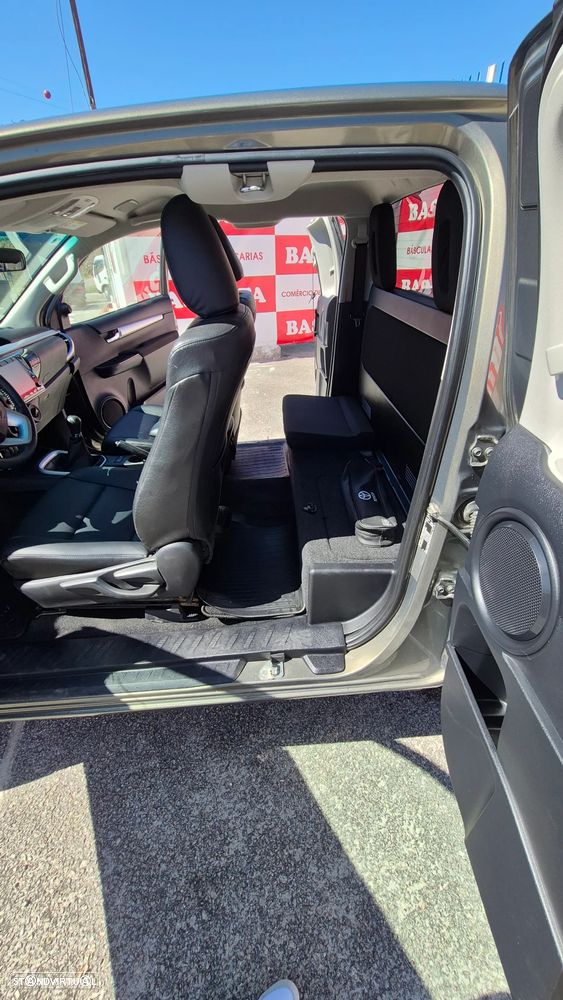 Toyota Hilux 2.4 D-4D 4WD Tracker - 8