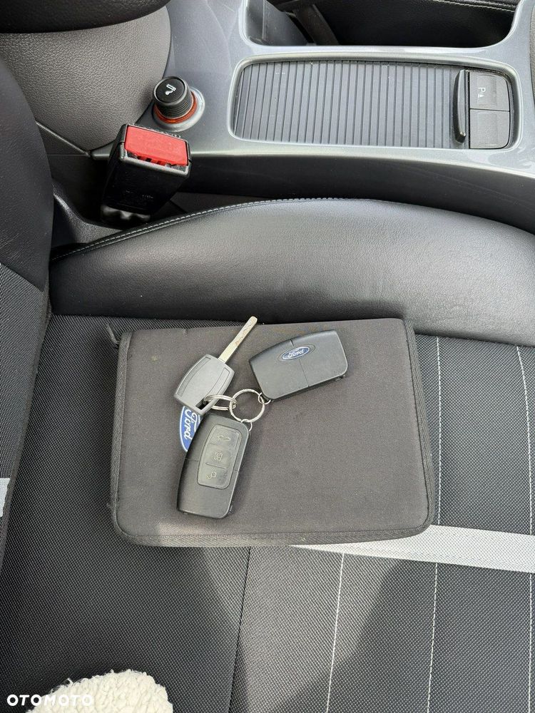 Ford Kuga - 28