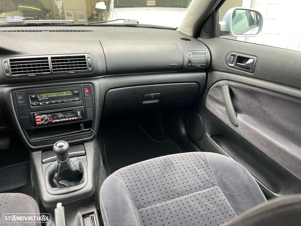 VW Passat 1.9 TDi Confortline - 14