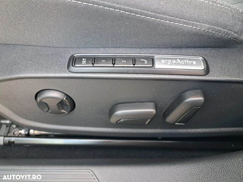 Volkswagen Golf 1.5 eTSI ACT DSG MHEV Style - 16