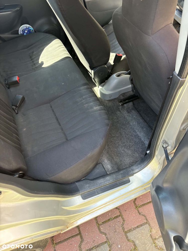 Nissan Pixo - 4
