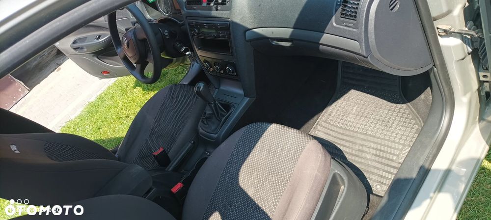 Skoda Octavia 1.6 Classic EU5 - 8