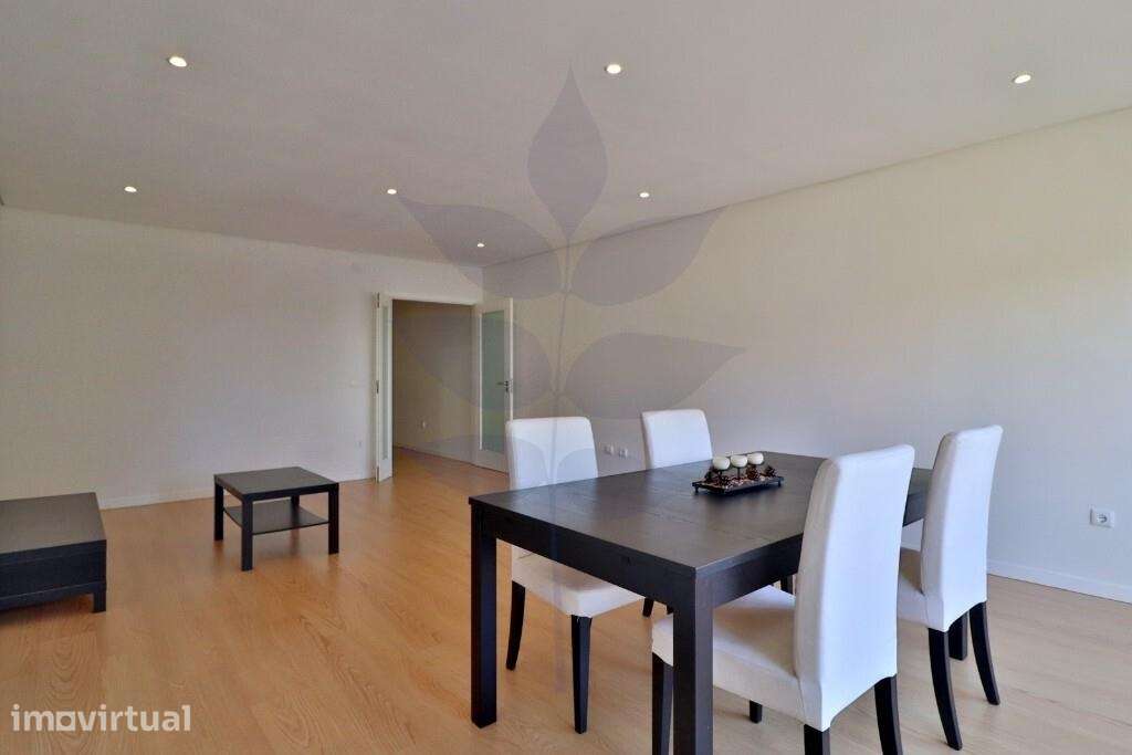 Arrendamento Apartamento T3 Duplex - Semi-Mobilado em Real - Grande imagem: 3/28