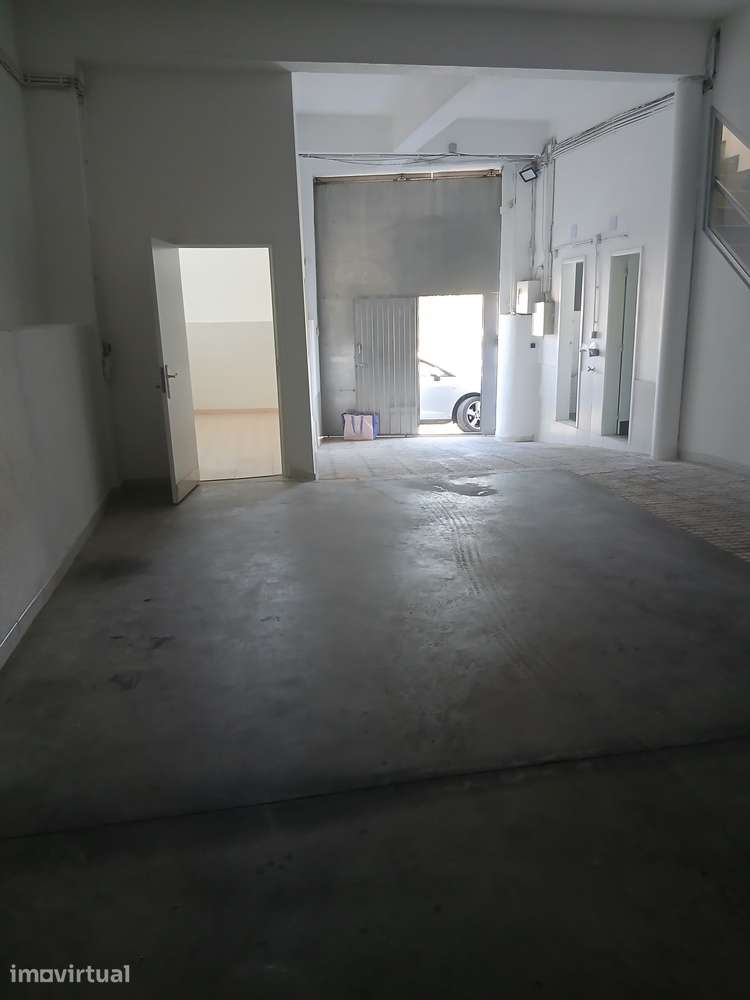Armazém, 500 m², Sacavém e Prior Velho - Grande imagem: 2/8