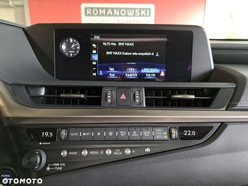Lexus ES 300h Business Edition - 23