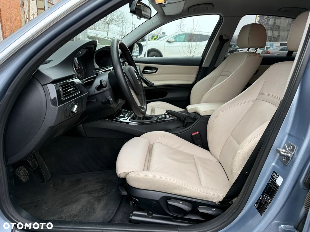 BMW Seria 3 320d Efficient Dynamics Edition - 24