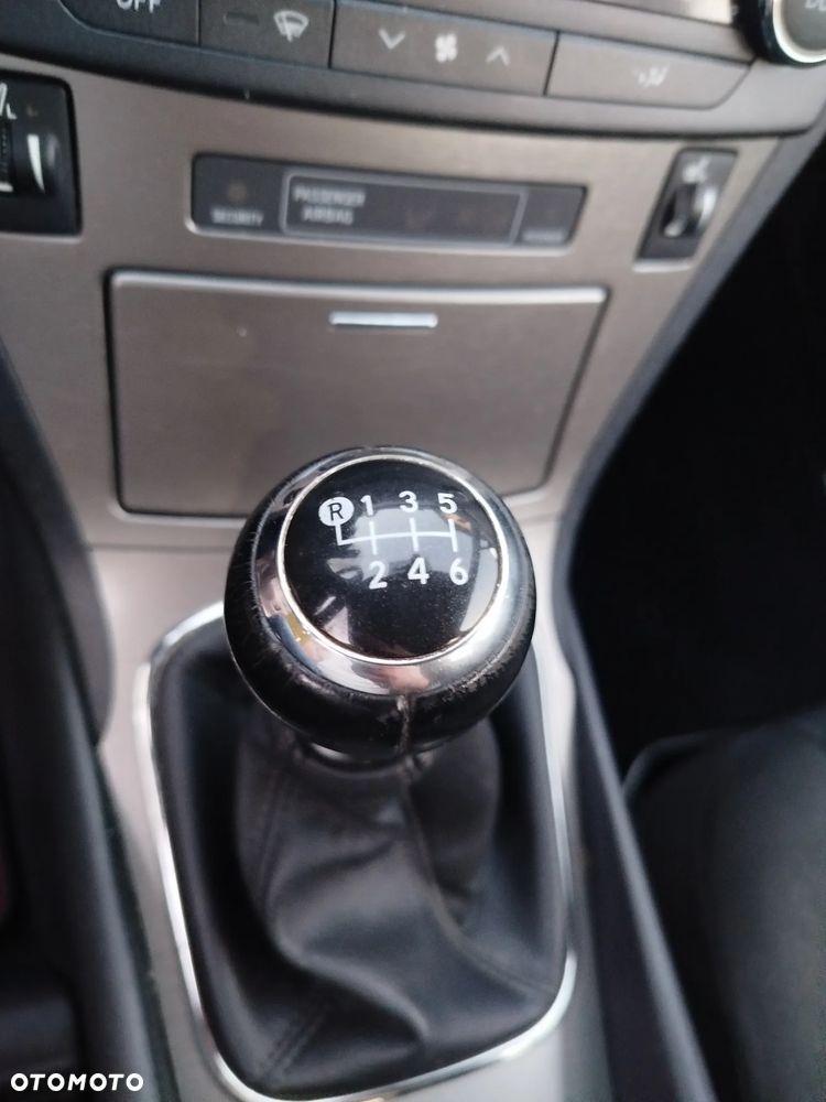 Toyota Avensis 1.8 Comfort - 11