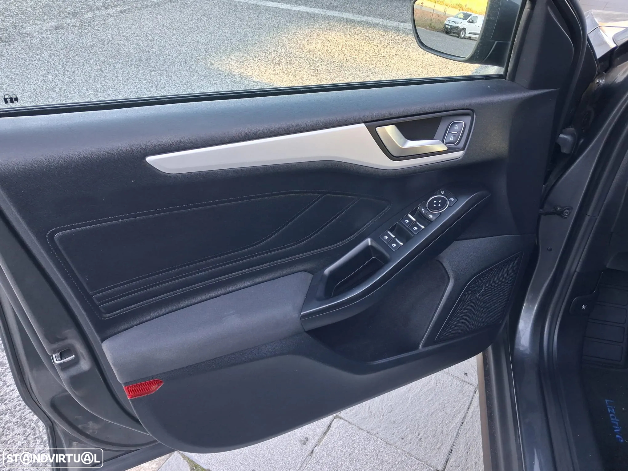 Ford Focus 1.0 EcoBoost Business - 13