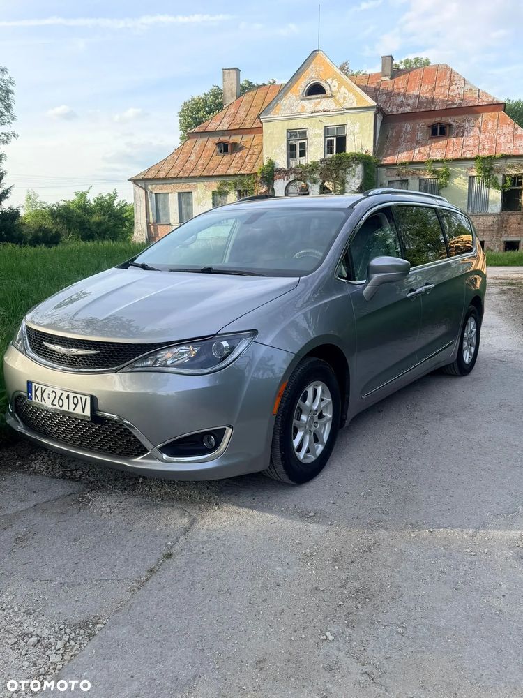 Chrysler Pacifica - 8