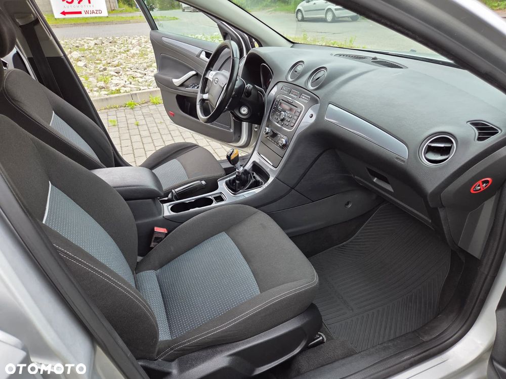 Ford Mondeo 1.6 T Ambiente - 15