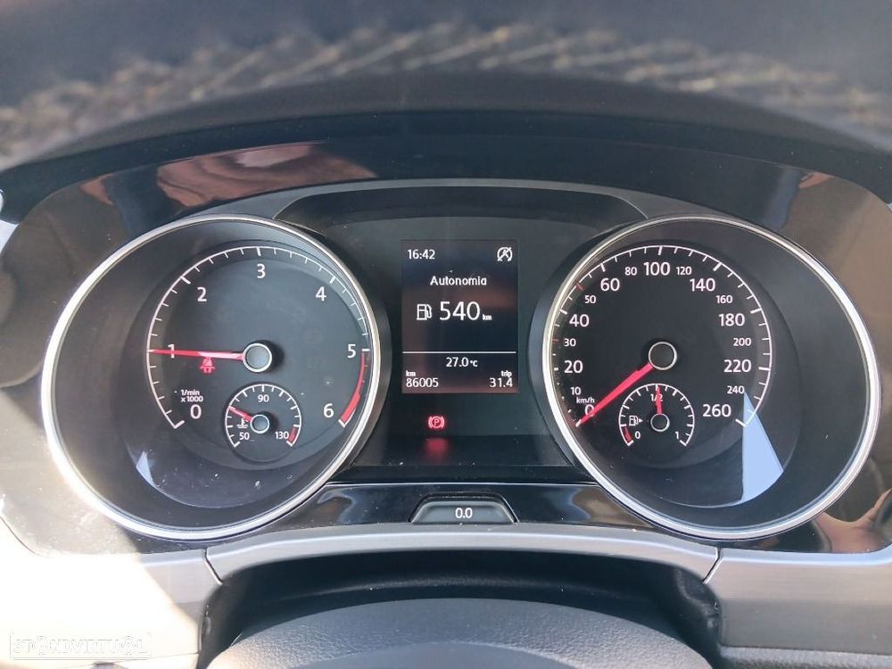 VW Touran 2.0 TDI Confortline - 17