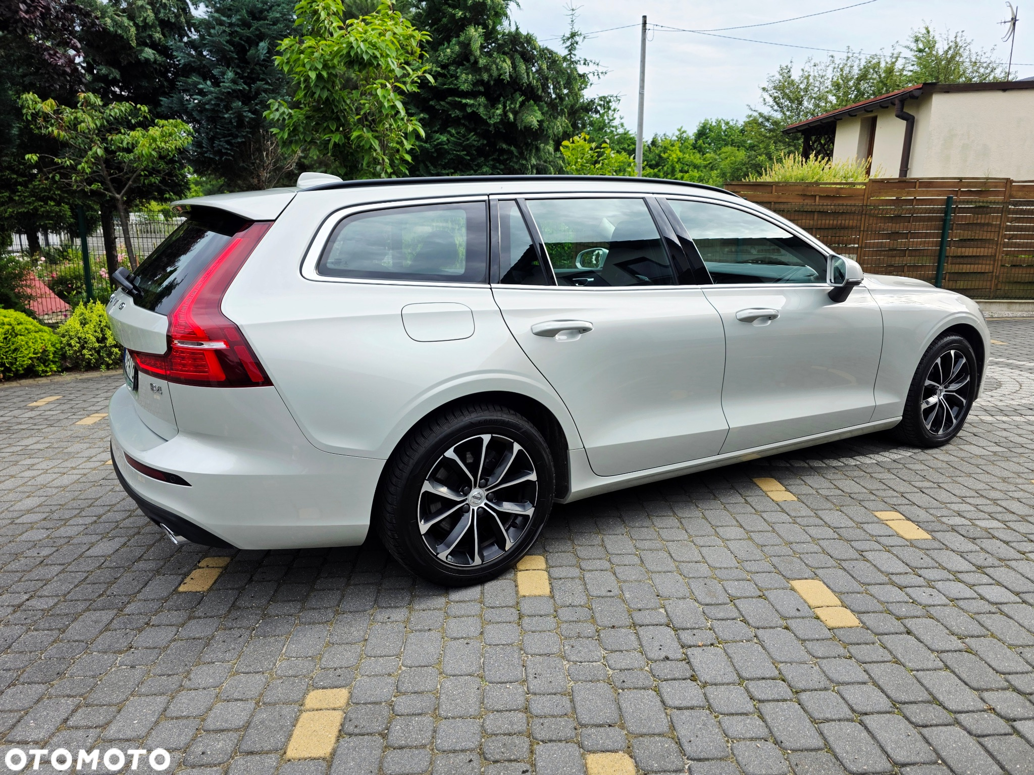 Volvo V60 D4 Momentum Pro - 3