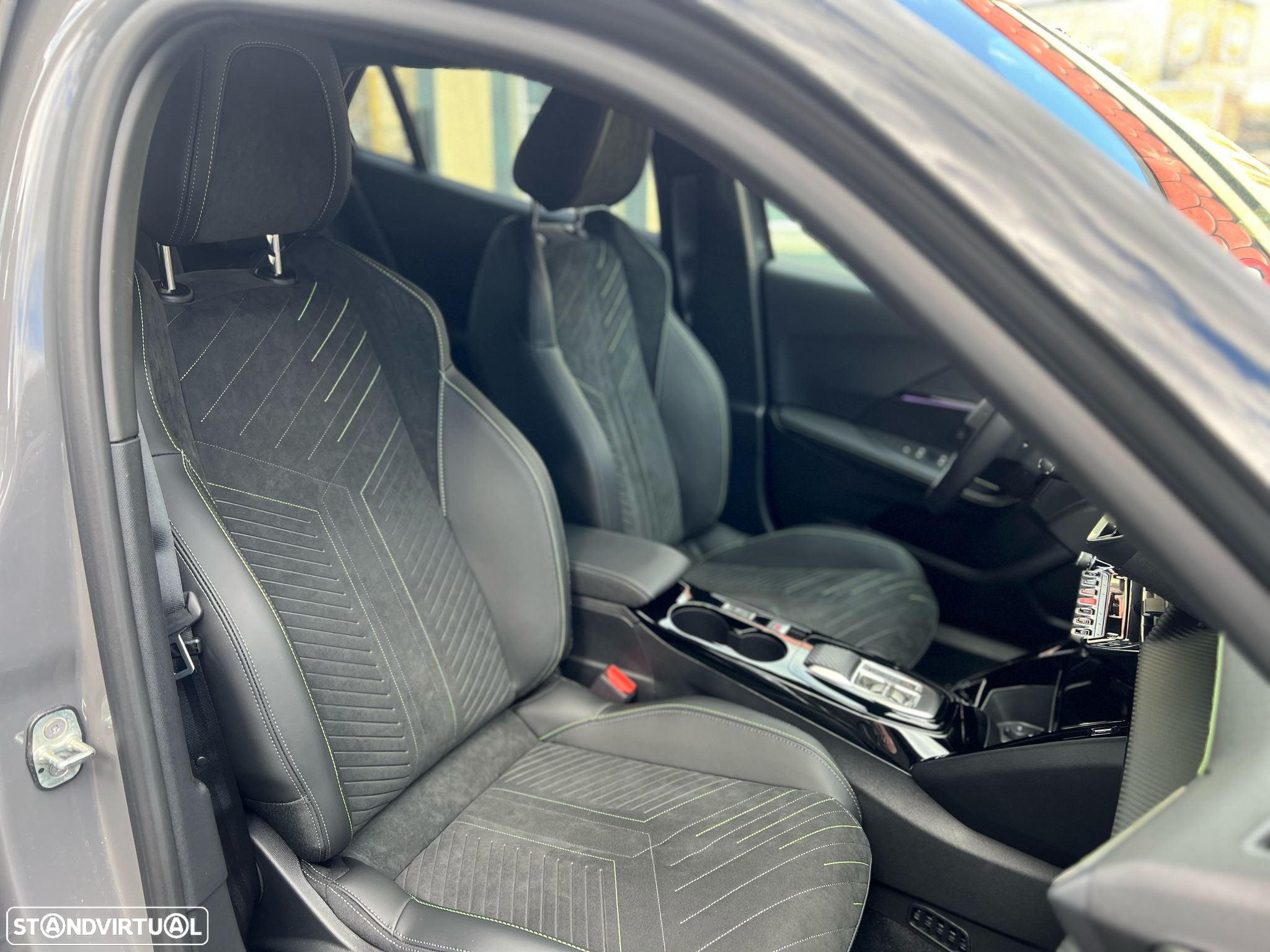 Peugeot e-2008 54 kWh GT - 6