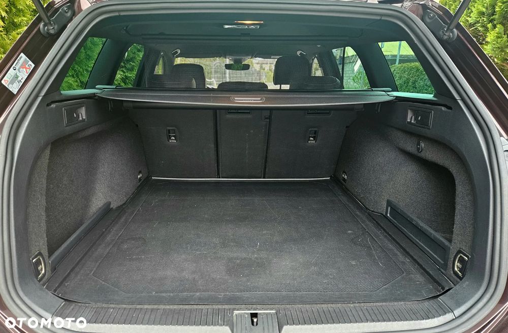 Volkswagen Passat 2.0 TDI (BlueMotion Technology) Highline - 23