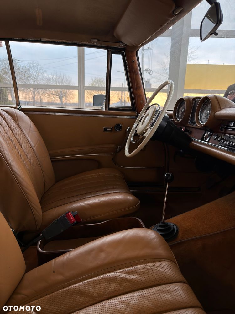 Mercedes-Benz 280 - 19