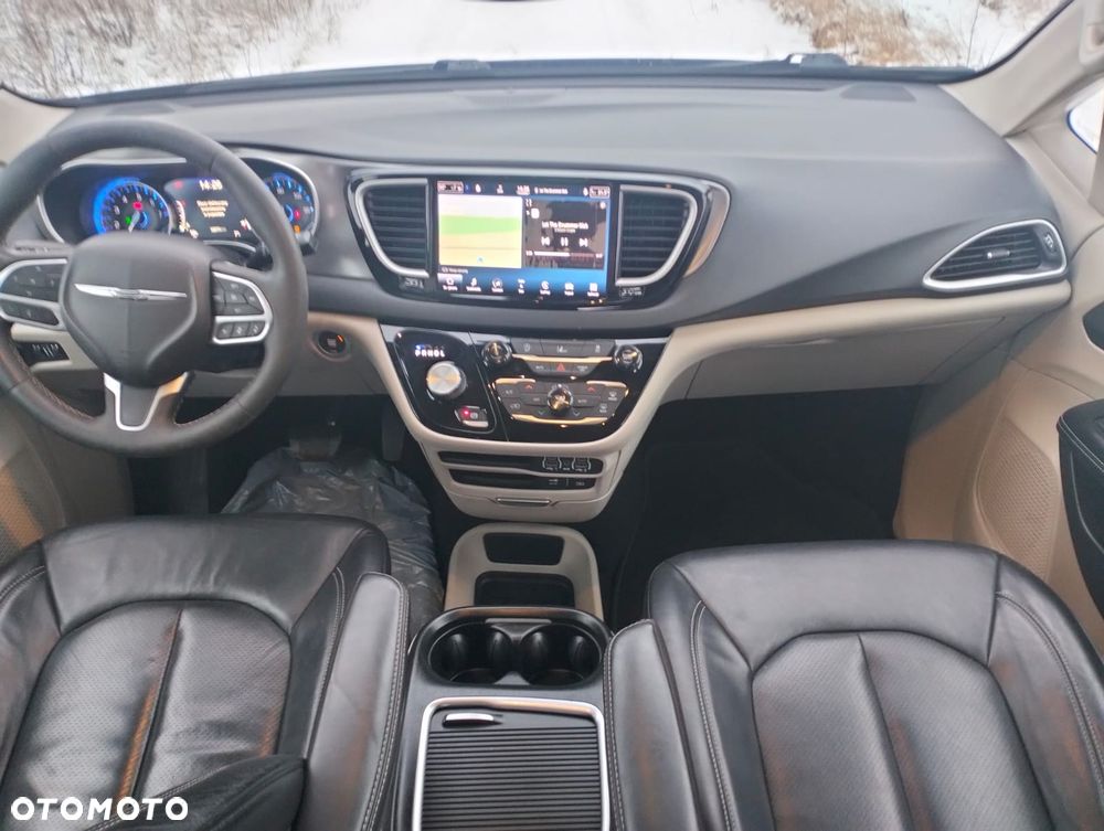 Chrysler Pacifica - 4