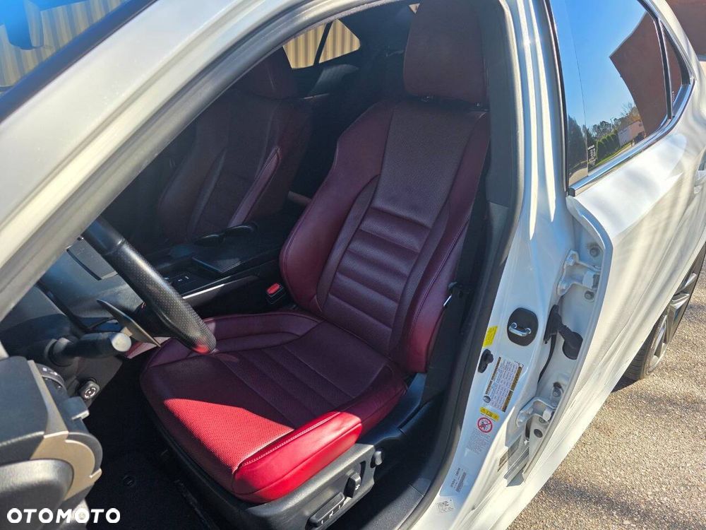 Lexus IS 200t / 300 F Sport - 8