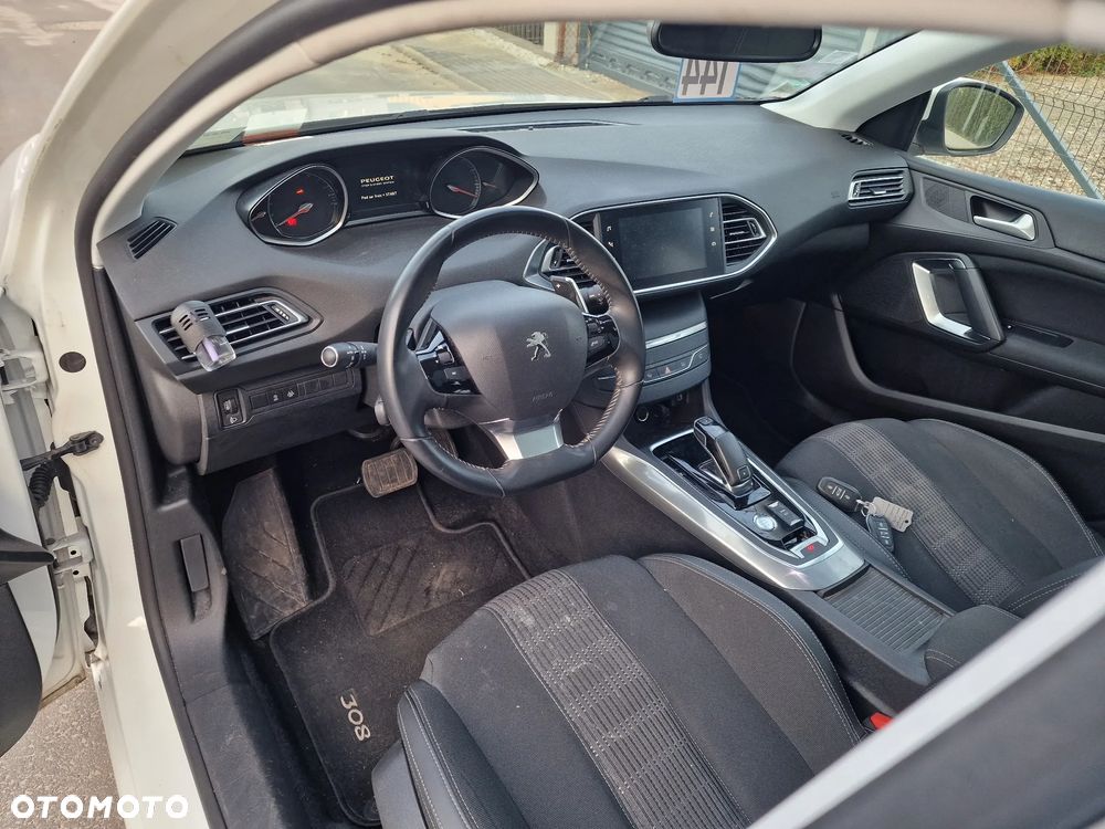 Peugeot 308 PureTech 130 GPF EAT8 Stop & Start Allure Business-Paket - 20