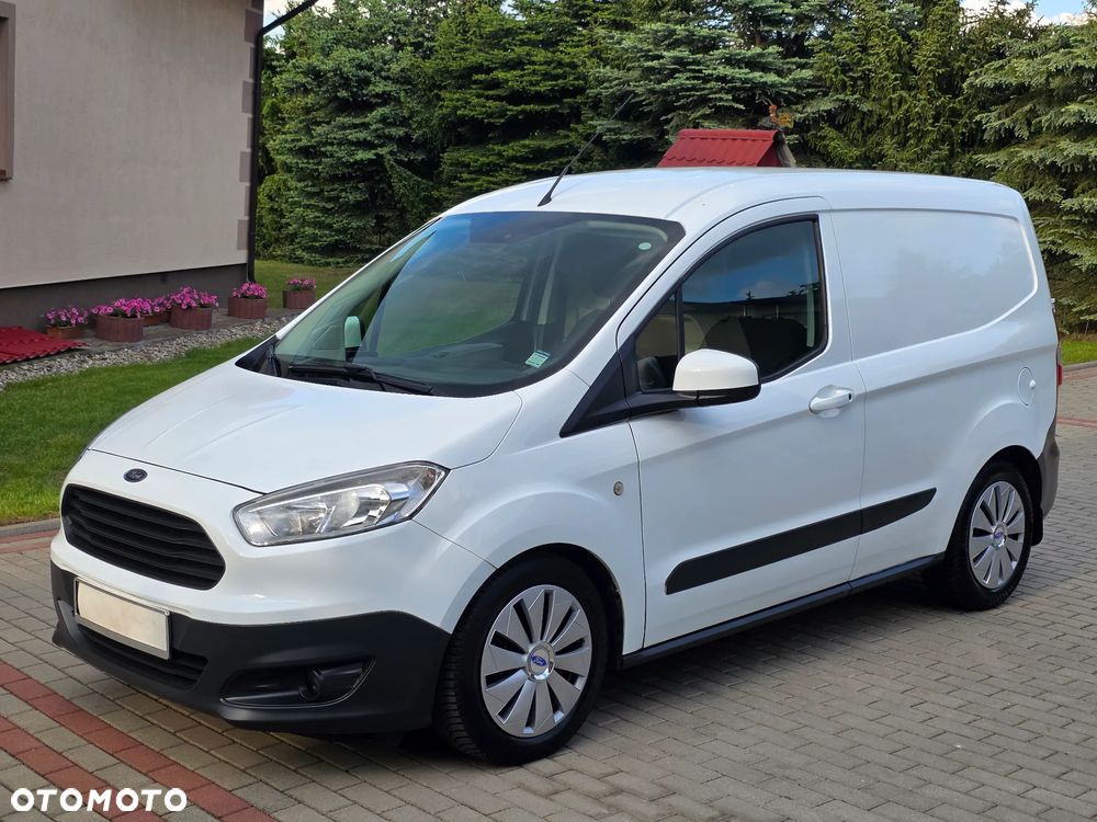 Ford Transit Courier - 19
