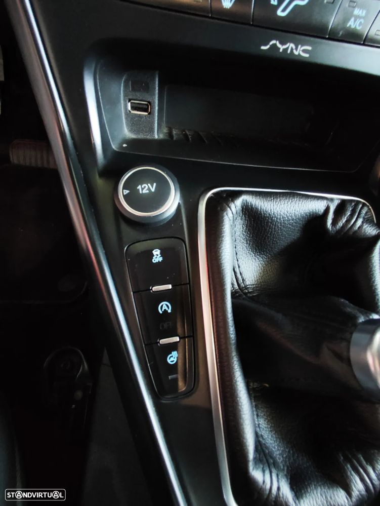 Ford Focus 2.0 EcoBoost ST c/ Pack Pele Desportiva - 35
