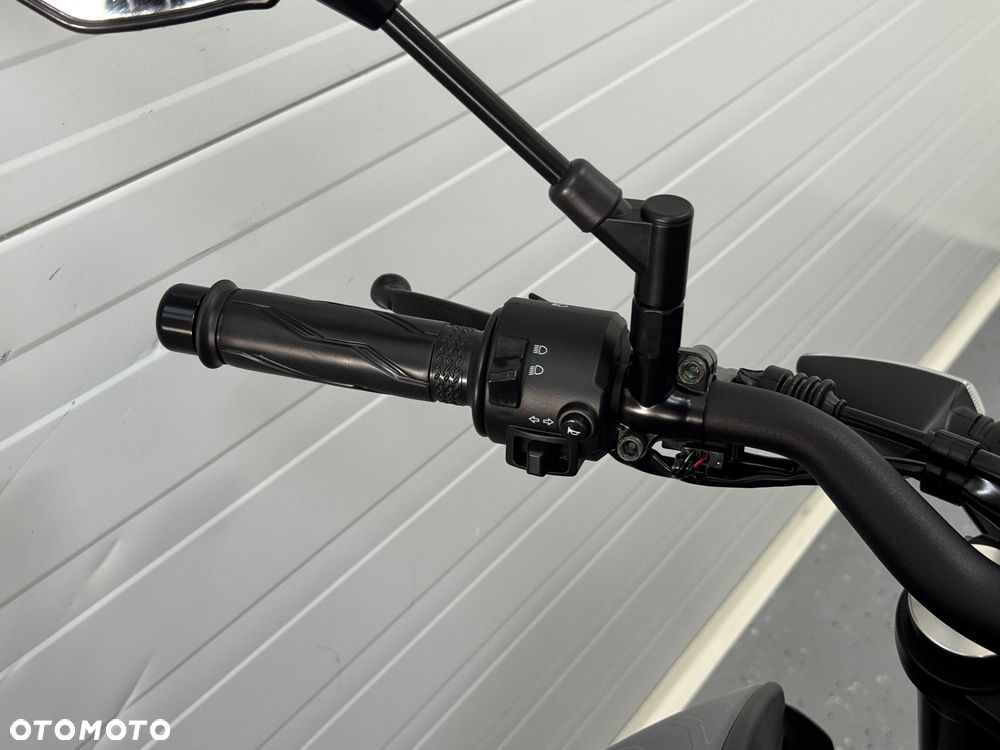 Yamaha MT - 12