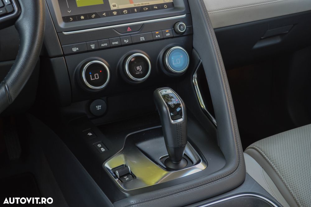 Jaguar E-Pace P200 AWD S - 35