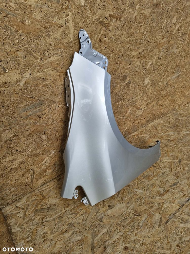 TOYOTA COROLLA E21 SEDAN BŁOTNIK PRAWY PRZÓD - 3